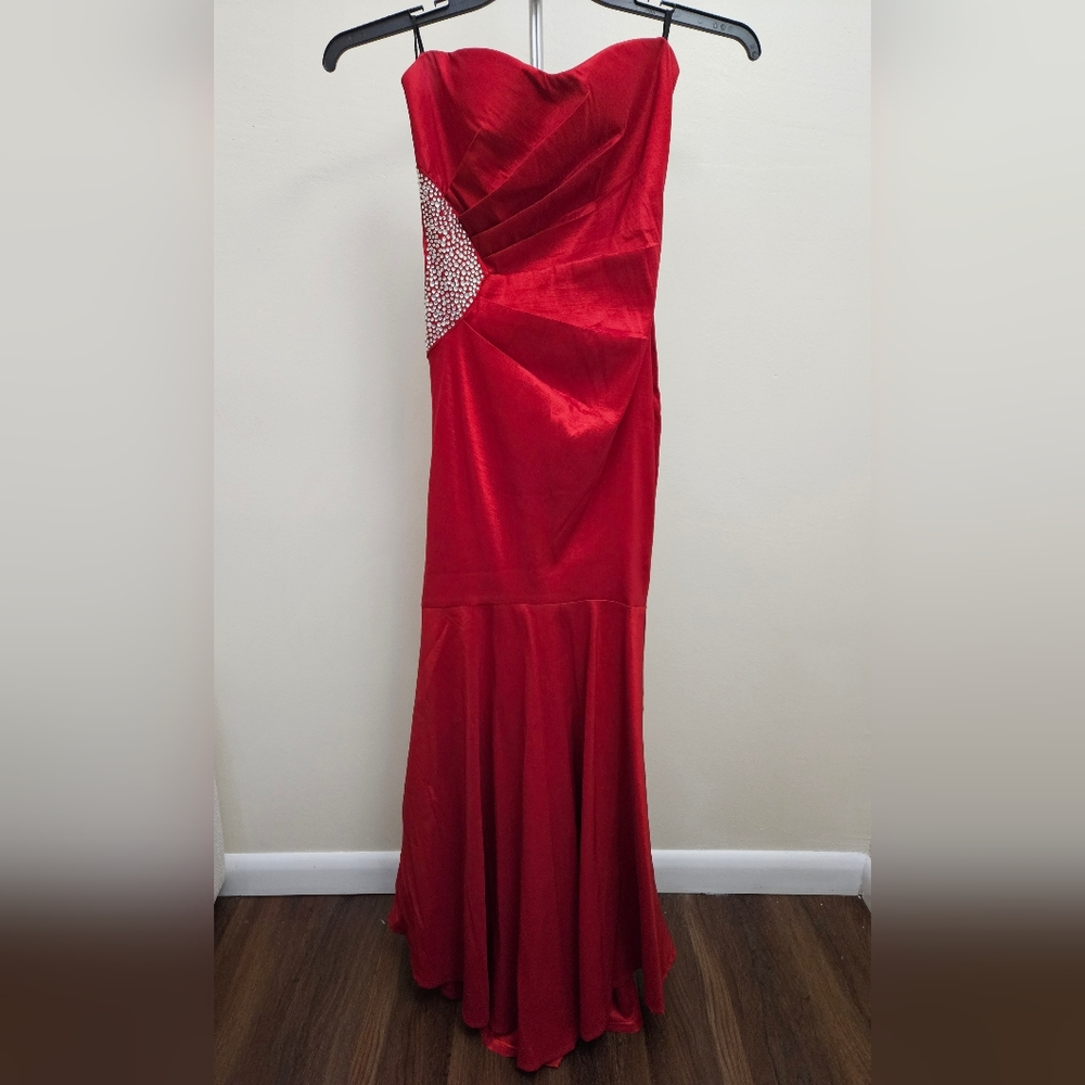 La Scala Mermaid Silhouette Formal Dress
